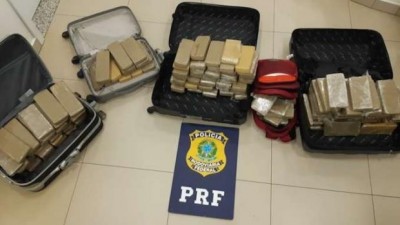 PRF detém três e apreende quase 100 quilos de maconha em Cascavel