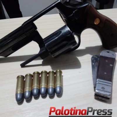 POLICIAIS MILITARES DE ASSIS CHATEAUBRIAND APREENDEM ARMA E ENCAMINHAM UM INDIVÍDUO EMBRIAGADO