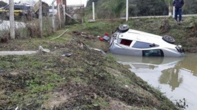 Homem de 21 anos morre após capotar carro na BR 153