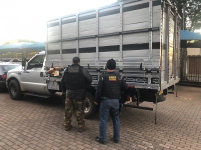 OPERAÇÃO INTEGRADA ENTRE POLÍCIA FEDERAL FORÇA NACIONAL E BPFRON REALIZAM APREENSÃO DE 01 CAMINHÃO F350 CARREGADO COM CIGARROS