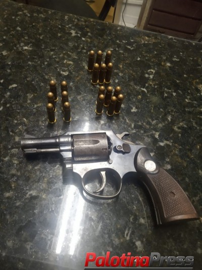 Terra Roxa- Indivíduo pe detido por posse ilegal de arma de fogo.