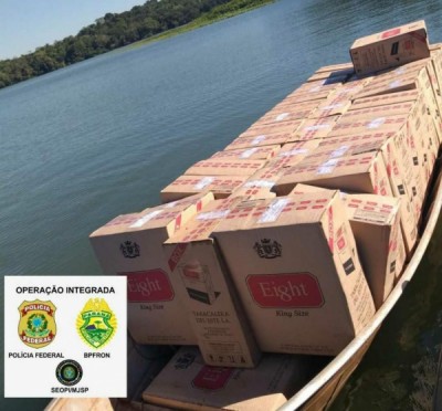 Barco carregado com cigarros é apreendido em Mercedes