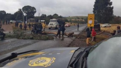 Indígenas voltam a bloquear trânsito na BR 373 em Mangueirinha