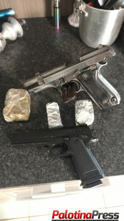 BPFRON APREENDE ARMA E DROGA NA CIDADE DE IPORÃ - PR.