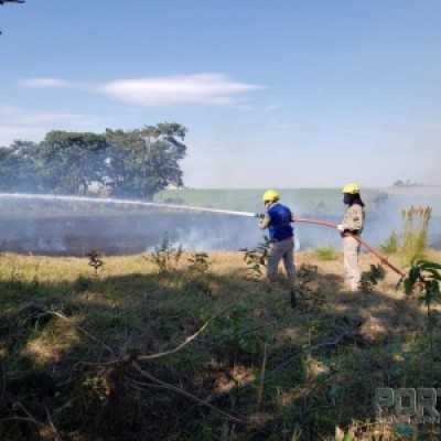 Palotina- Bombeiro Militar é acionado para combater incêndio.