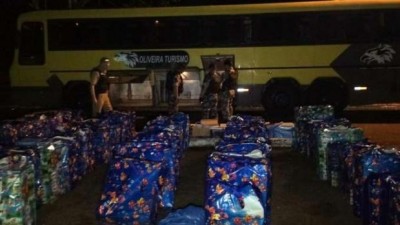 Cascavel - Ônibus com grande quantidade de cigarro e anabolizante é apreendido