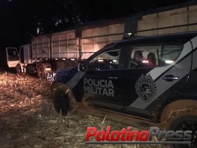 BPFRON REALIZA PRISÃO DE CONDUTOR E APREENDE CARRETA CARREGADA COM 19.500 PACOTES DE CIGARROS CONTRABANDEADOS DO PARAGUAI