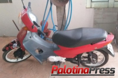 Palotina - PM apreende Motoneta com características adulteradas.