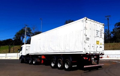 PRF preende motorista e uma carreta container carregada com aproximadamente 45 mil pacotes de cigarros contrabandeados em Toledo/PR.