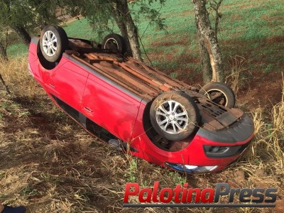 Veículo de Palotina capota entre Nova Santa Rosa e Marechal