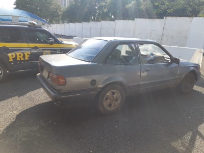 PRF RECUPERA VEÍCULO FURTADO HÁ 27 ANOS NA PONTE INTERNACIONAL DA AMIZADE