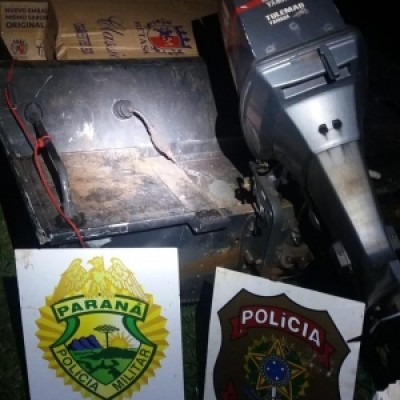 Policiais realizam apreensão de embarcação carregada com caixas de cigarros em Mercedes