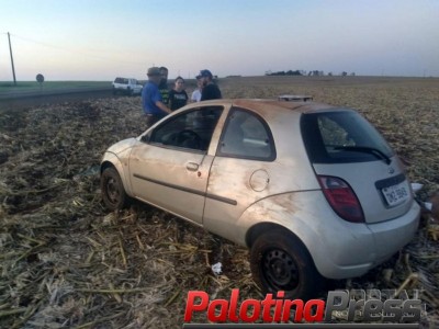  Carro capota entre Bragantina e o trevo de Tupãssi na PR 239