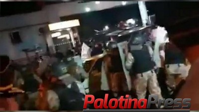 Manifestantes e Polícia Nacional entram em confronto no Paraguai