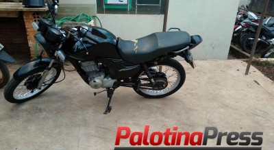 Palotina - PM detém indivíduo com motocicleta irregularizada.