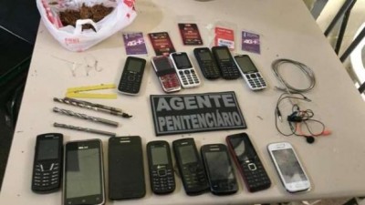 Kit cadeia com 14 telefones é apreendido na Penitenciária Estadual de Cascavel