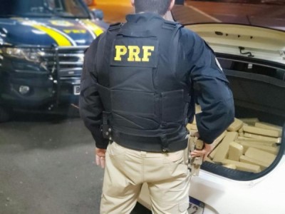 PRF apreende 216 quilos de maconha e prende motorista em Guaíra