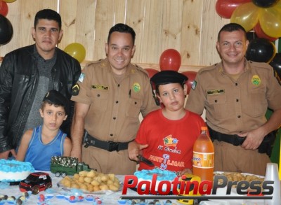  Policiais Militares de Palotina fazem visita surpresa em festa de aniversário de meninos que sonham em serem PMs.