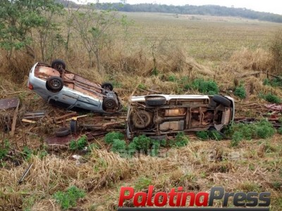  Caminhonete e carro capotam em grave acidente na BR-163 entre Mercedes e Bela Vista