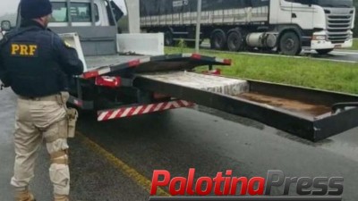 PRF apreende 326 quilos de cocaína e US$ 300 mil em Campina Grande do Sul