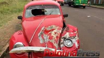 Menina de cinco anos fica ferida em acidente entre carros no Centro de Cascavel