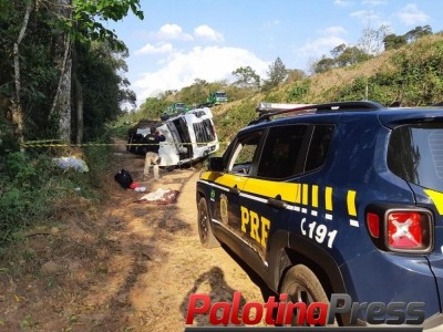 Motorista fica gravemente ferido após perder controle de caminhão e sair da pista, na BR-277