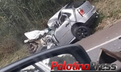 Carro se choca com ônibus na rodovia PR-323 e condutor morre