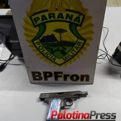 BPFron apreende pistola em rinha de galos no Paraná