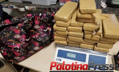 PRF de Guaíra apreende mulher transportando maconha em ônibus