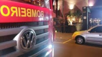 Bombeiros de Palotina fecham estabelecimento por excesso de público e descumprimento de lei.