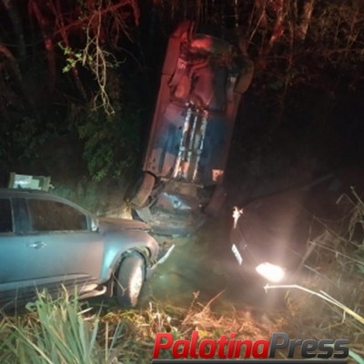 Após perseguição três veículos caem em riacho no interior de Guaíra