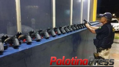 PRF apreende arsenal de pistolas que seria levado para o Rio de Janeiro