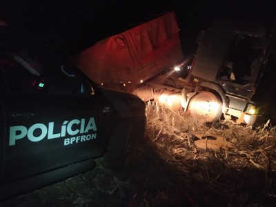BPFRON APREENDE CARRETA CARREGADA COM CIGARROS E PREJUÍZO AOS CRIMINOSOS PASSA DOS 2 MILHÕES DE REAIS