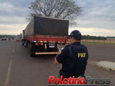 PRF prende caminheiro bêbado e sem habilitação