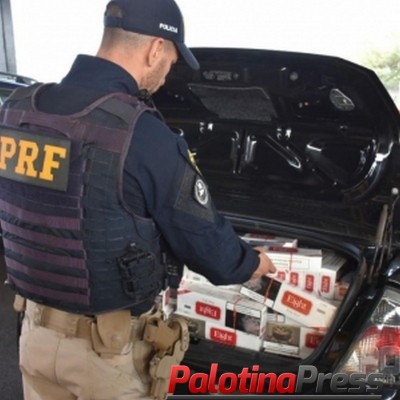 PRF prende contrabandista com carro lotado de cigarros em Guaíra