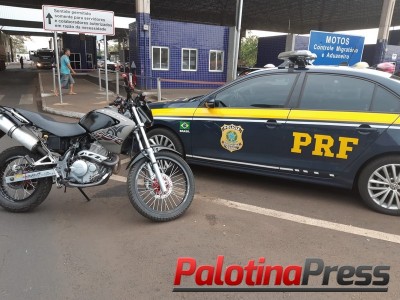 PRF RECUPERA MOTOCICLETA NA PONTE INTERNACIONAL DA AMIZADE