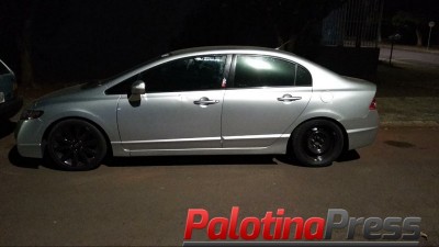 Palotina- PM aborda veículo e condutor é detido por irregularidade.