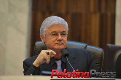 MP denuncia ex-presidente da Assembleia por contratação de 'fantasmas'