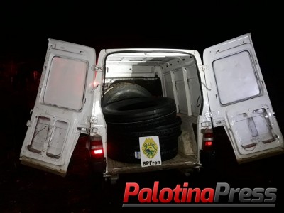 BPFRON APREENDE PNEUS CONTRABANDEADOS EM AÇÕES NAS CIDADES DE GUAÍRA-PR E FOZ DO IGUAÇU-PR