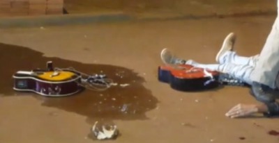 Homem quebra dois violões na cabeça de colega que precisa ser socorrido pelo Siate