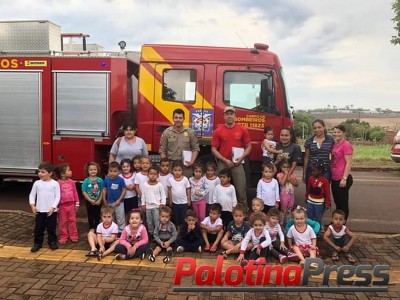Corpo de Bombeiros de Palotina realiza simulação de Abandono no CMEI Pequeno Cidadão.