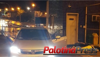 PRF prende dois jovens e recupera veículo na aduana Brasil/Paraguai