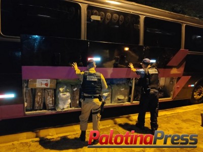 BPFron - OPERAÇÃO HÓRUS FAZ APREENSÃO DE 04 ÔNIBUS DE TURISMO CARREGADOS COM CONTRABANDO