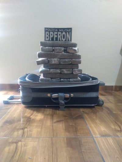 BPFRON APREENDE MENOR COM MACONHA EM ÔNIBUS NA CIDADE DE TERRA ROXA-PR