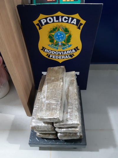 PRF encontra droga em ônibus