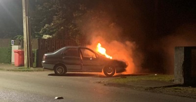 Taxista fica preso dentro de carro em chamas e é salvo por policial militar no Litoral