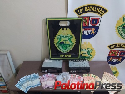 Palotina - PM cumpre mandado de busca, apreende Crack, dinheiro e encaminha dois envolvidos.