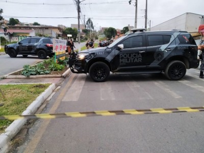 Suspeito em veículo roubado aponta arma para policiais e acaba morto a tiros em Curitiba