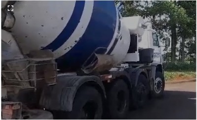 PRF aborda três caminhões e detecta  toneladas de excesso de peso.