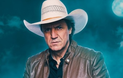 Cantor Juliano Cezar morre durante show no Paraná